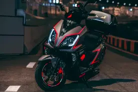 DeepSeek分析：万元踏板铃木UY125摩托终极测评 三大核心碾压同级图片