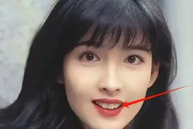 港星周慧敏：未出生变遗腹子，巅峰期为爱隐退，今58岁风采依旧图片