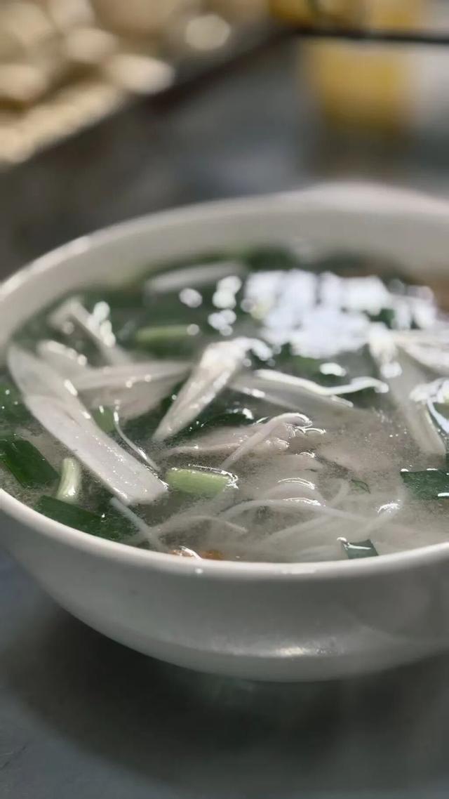 喝井水，烤豆腐，云南这座活着的千年古城，和杭州同名