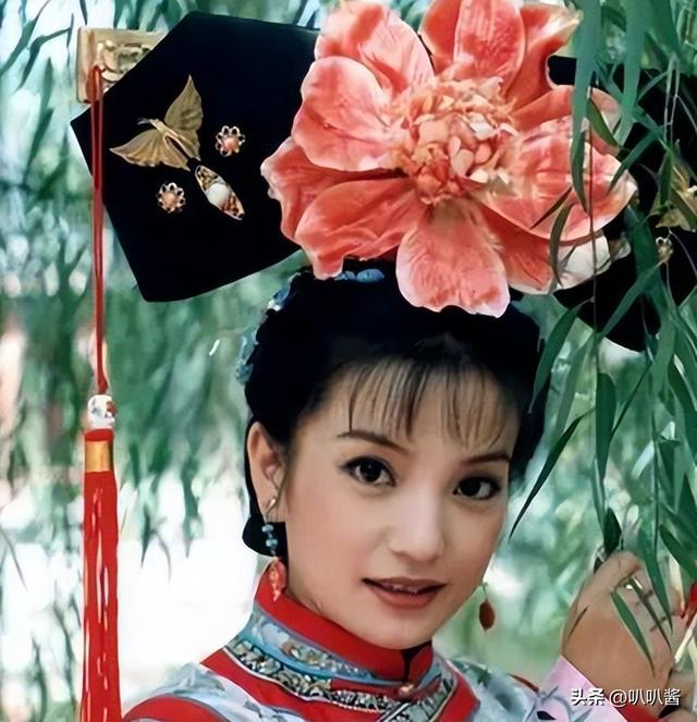 拔出萝卜带出泥！49岁赵薇近况被曝	，原来圈内封杀只是冰山一角