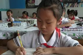 10岁和15岁首次来月经，哪个年龄属于正常的月经初潮年龄？图片