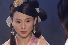 邀月宫主老了!50岁孔琳颜值坍塌，和陶红同框不够自信，真可惜图片