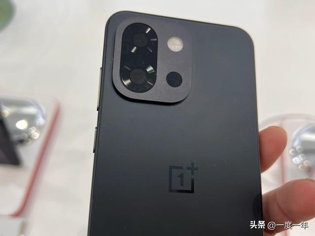 一加15游戏性能革新：风驰内核升级+BOE护眼屏亮相