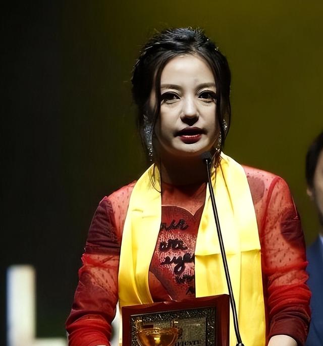 封杀四年，49岁赵薇财力状况接连被扒	，结果估计和你想得不一样