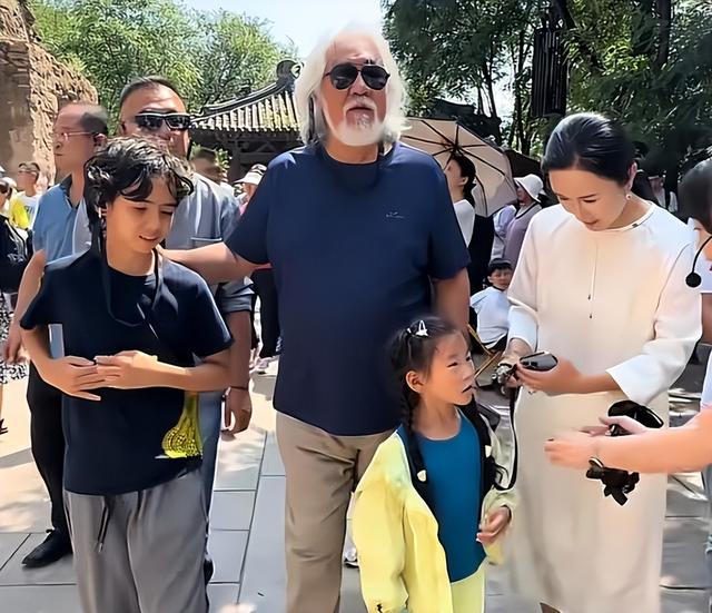 一个贪财一个好色？老夫少妻的“残酷”，在74岁张纪中身上应验了