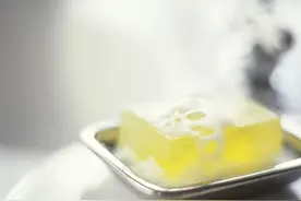 江苏一女子用“硫磺皂”洗头，坚持半年后，发生了这4大变化图片