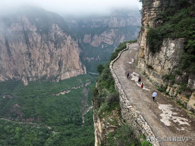 太行山平顺县的天路