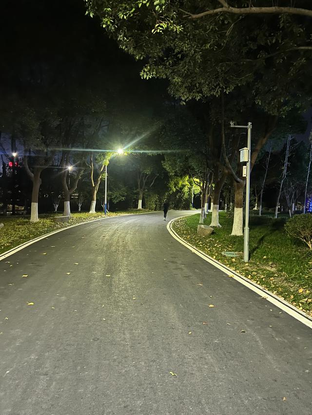 夜步嘉兴中央公园