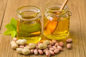 花生油，玉米油，菜籽油，大豆油哪种健康？提醒：3种油尽量少吃图片