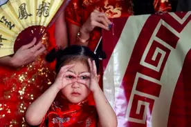 印尼华人年轻一代：因中国的强大，开始自学中文并以中文姓名自豪图片