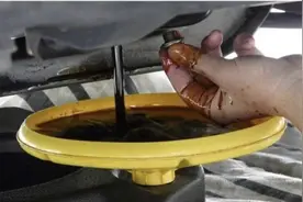 开车七年才明白，频繁更换机油并不对车好，不仅费钱，还废发动机图片