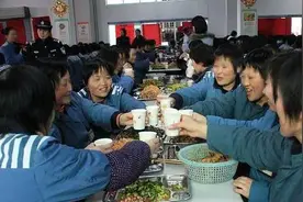 女子监狱没有男性，为何每年都有很多人怀孕？监狱长终于讲出真相图片