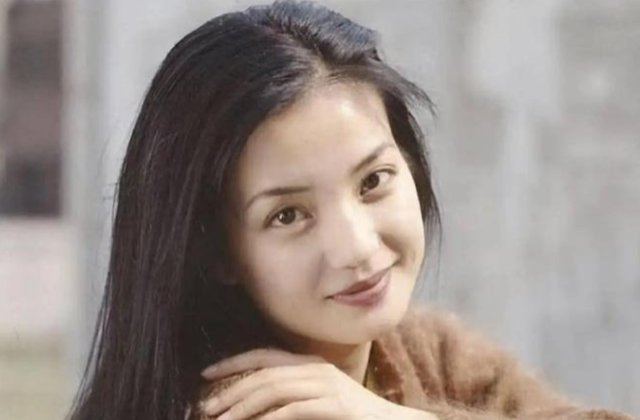 封杀四年，49岁赵薇突传消息，因胃癌去世传闻5个月前就真相大白