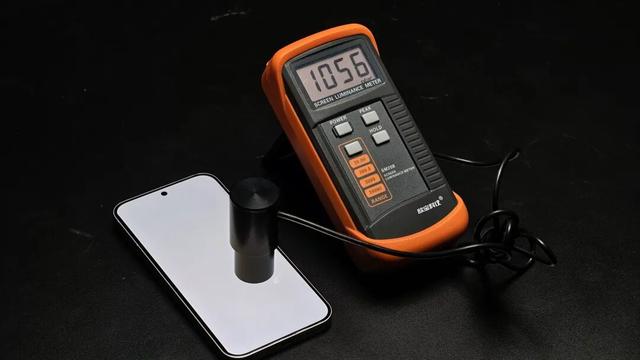 性价比品牌都有影像联名了？真我也要冲高？