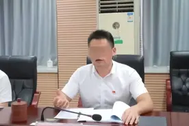 南宁一区长被举报和别人老婆又亲又抱，下车还拍屁股，本人回应图片