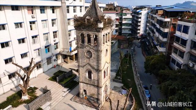 四川自带“荣光”的小城，藏着仅次乐山大佛的第二石刻，你去过吗