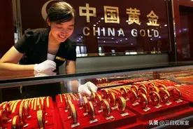 赵某超追求二十六岁漂亮女营业员古丽，每天买50克金饰品！图片