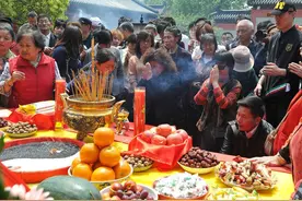 摆供品的正确方法，供品的摆放顺序与数量背后的意义图片