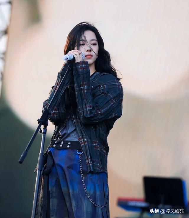 收手吧“资本家的丑孩子”！没有颜值和演技，就别出来霍霍观众了