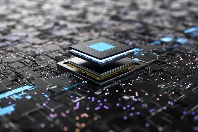 一个都跑不掉！华为600万年薪高管，带13人偷芯片，如今下场解气