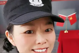 当保安就应该有保安的样子，保安制服穿好，帽子戴好图片