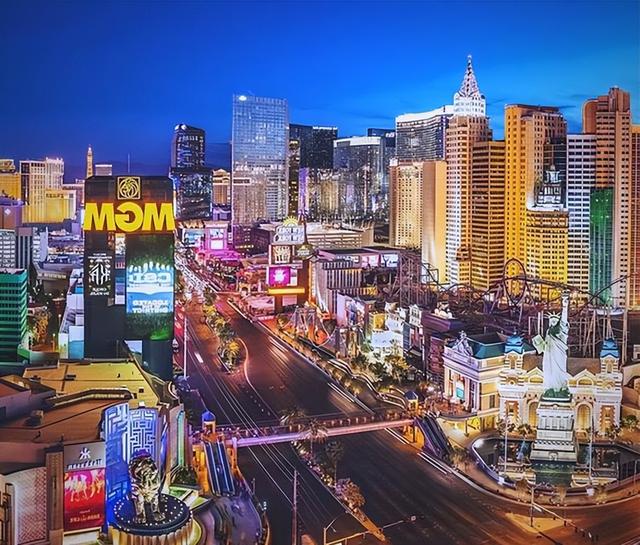 拉斯维加斯，一座建在沙漠中的城市，每年游客竟达4000万