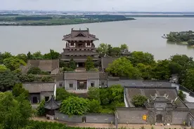 一天一首古诗词 | 宋词，辛弃疾《永遇乐·京口北固亭怀古》图片