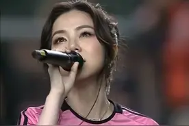 香港政府真该感谢邓紫棋，梅西不肯上场，邓紫棋在嘘声中唱歌救场图片