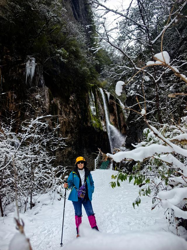 四川绵阳奇观——平武虎牙冰瀑