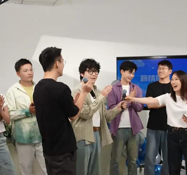 顿顿离职后首开聊播，团队没有其他主播，俞老师愿意提供帮助