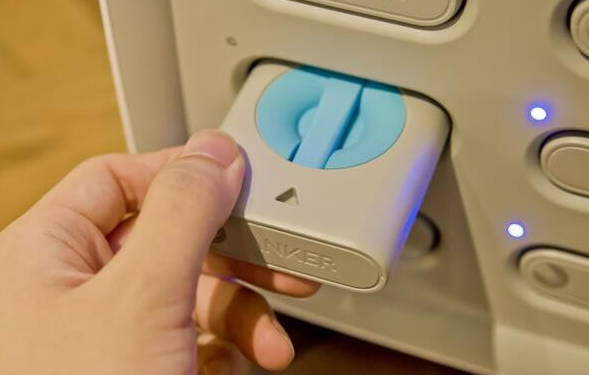 从街头爆红到“门可罗雀”，共享充电宝凉了，连商家都不愿再装