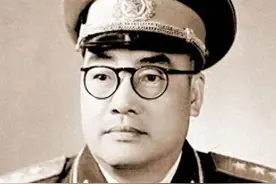 1957年，李涛上将时隔30年回乡，嘱咐持枪警卫：回家了，收起来图片