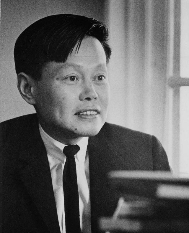 演都不演了！杨振宁去世仅5天，恶心的事情发生了，结局大快人心