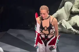 反转！郑秀文演唱会！网友们直呼：看完后突然觉得许志安好可怜！图片