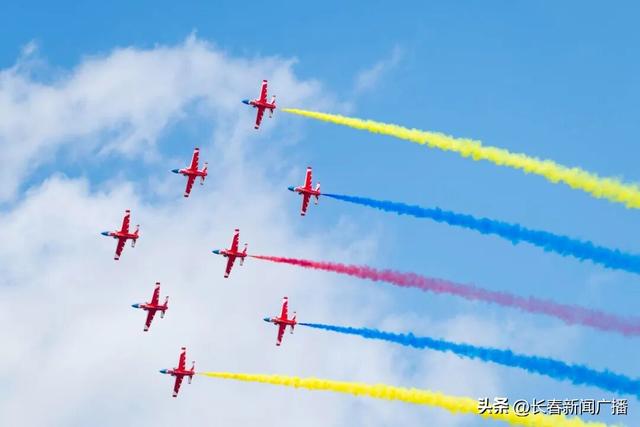战机为笔绘文旅长卷 航空城IP融贯全城——2025空军航空开放活动和长春航空展综述（四）