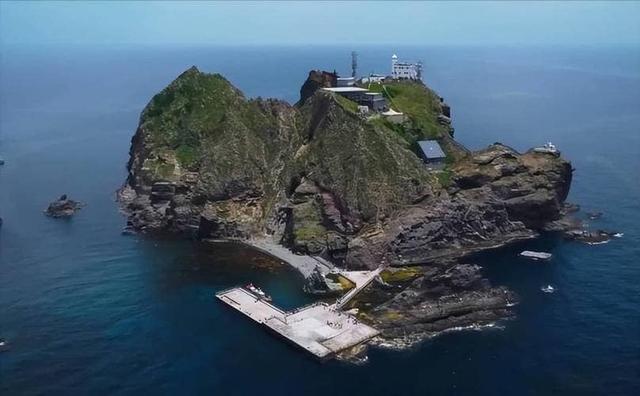 高市等来帮手	，收下金钥匙的李在明下令，要在苏岩礁与中国硬刚