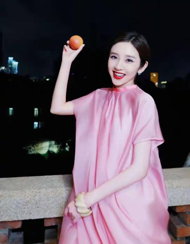 娱乐圈最幸福的女明星，嫁给了最干净的男星，她真的太幸福了