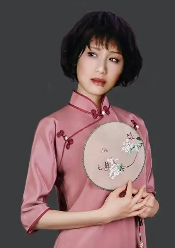 她长得太美被导演“据为己有”，同居27年没证没娃，63岁不治身亡