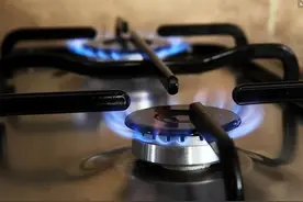 天然气“冒红火”什么原因？很多人不在意，难怪燃气费越来越高！图片