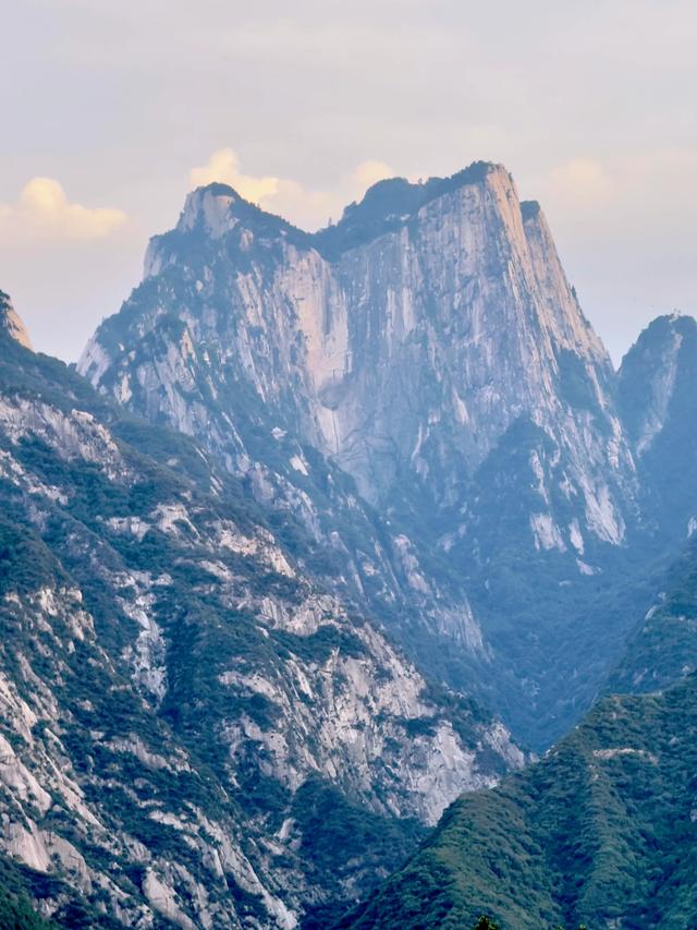 华山脚下（华阴市一河两岸生态廊道）