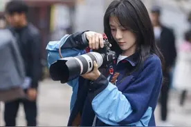 天然的妈生脸多高级，30岁梁洁与26岁赵露思对比，差异明显图片