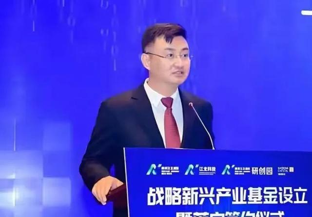 判了！偷华为芯片技术14人团伙被连根拔起，但技术或许已流到国外