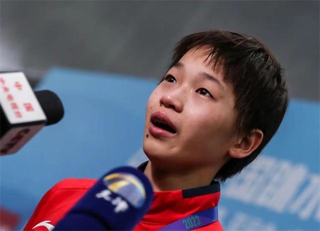 远离“造神”陷阱，经济学家发文抨击，揭开全红婵令人担忧的现状