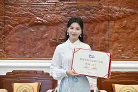 演员刘涛，有新身份图片