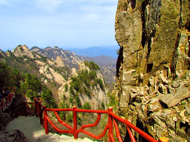 河南旅游：观中原大佛 赏神奇尧山纪行（图）