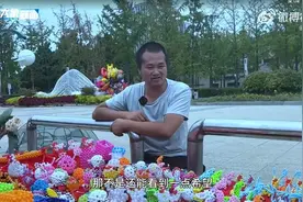 家里拆迁获分7套房，双腿高位截肢男子仍坚持摆摊图片