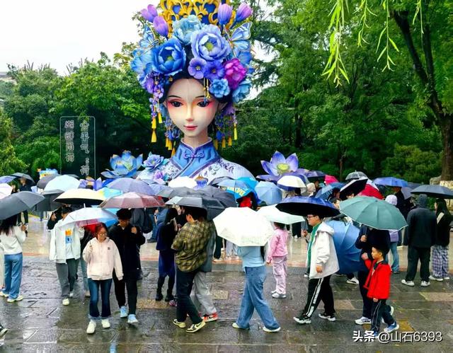 新华社原军事记者陶俊峰泉城美拍：《秋雨中游览大明湖》