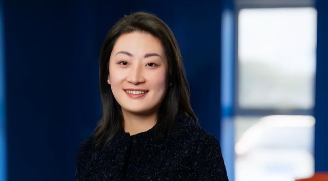 宣告卸任董事长仅半月，宗馥莉“新身份”曝光，宗泽后高兴早了