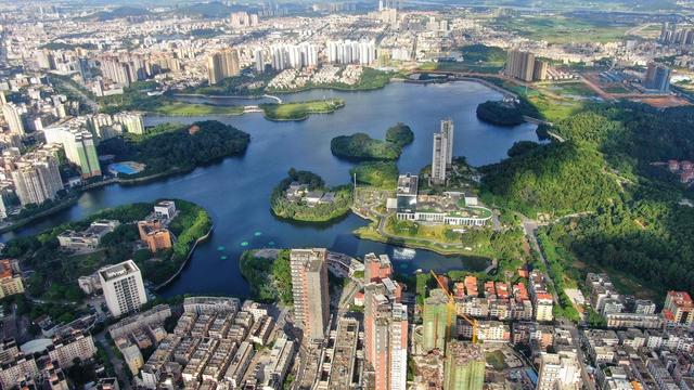 广东阳江和云南西双版纳哪里更适合老年人过冬旅居？