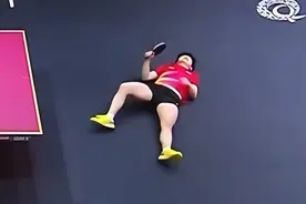 孙颖莎浸湿的衣服，印出China字样，网友：这是属于孙颖莎的荣光图片